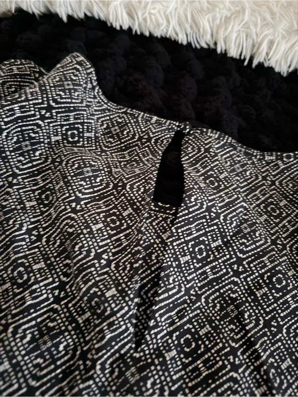 Joie Black & White Geometric Short Sleeve Blouse - Picture 6 of 6